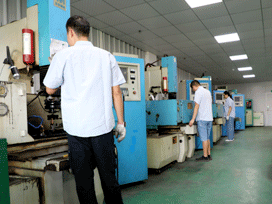 電火花放電加工車(chē)間一角