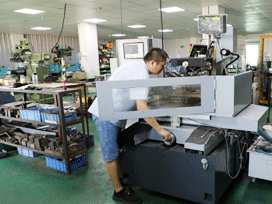 中走絲線切割車(chē)間一角