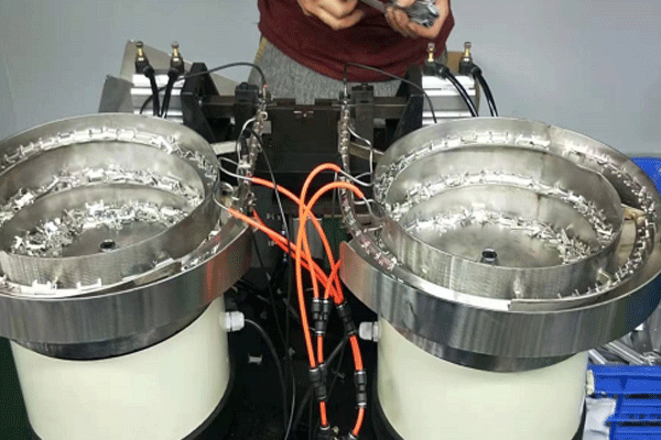 設(shè)備安裝調(diào)試中 設(shè)備安裝調(diào)試中