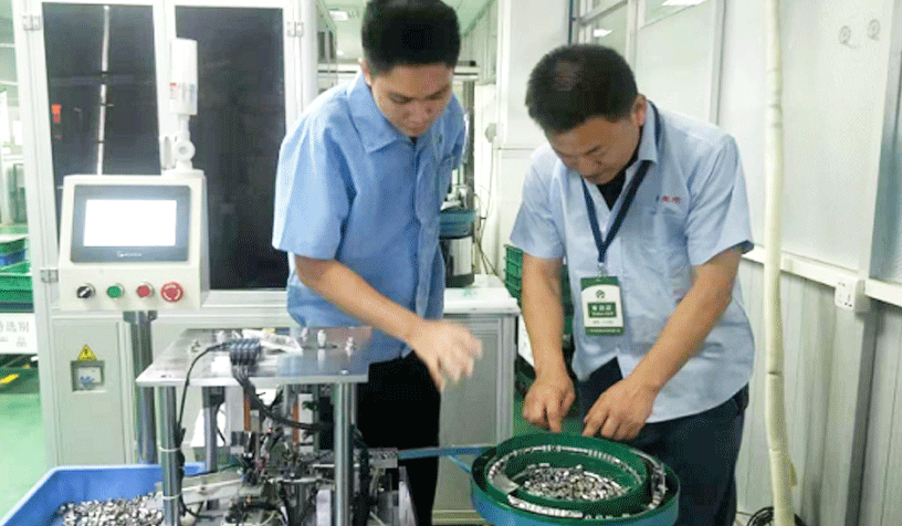 2）董總親自指導(dǎo)客戶使用及維護(hù)方法