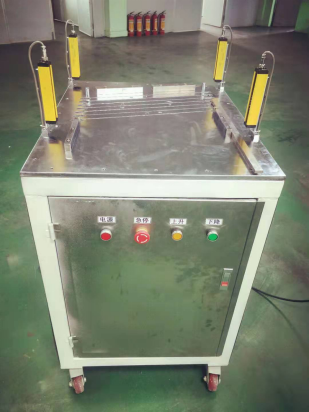 半自動(dòng)切糕機(jī)裝配完成 